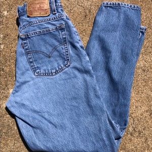 Levi’s high waisted light wash vintage jeans
